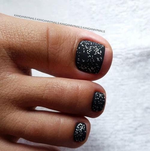 Педикюр с точками. 10. 07