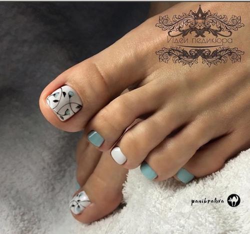 Идеи нежно голубого педикюра. 03