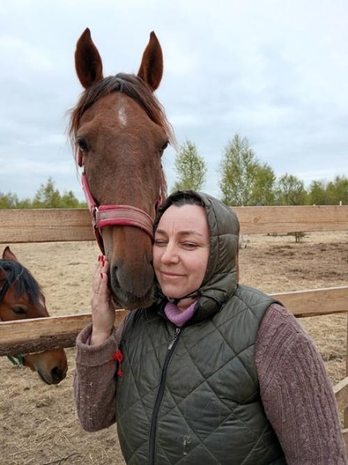 Смотрю на свои рилсы и фотографии с профессиональных съёмок. 01