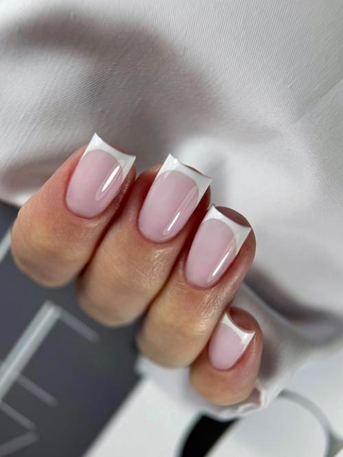 Как мастер маникюра, я всегда стремилась к идеалу и безупречности в своей работе. 01