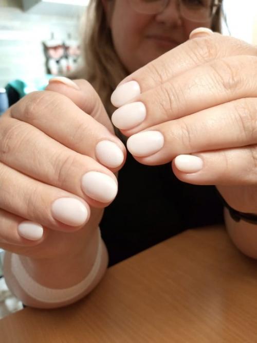 Кто хорошо поработал в отпуске, тот остался без ногтей. 01