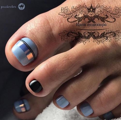 Идеи нежно голубого педикюра. 06