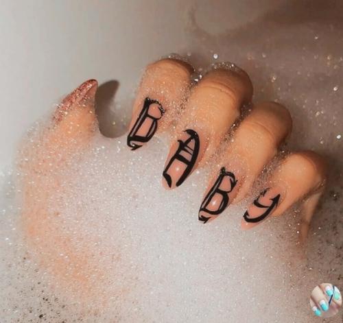 Oмoгитe выбpaть 24 нa мaник. 03