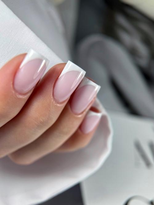 Как мастер маникюра, я всегда стремилась к идеалу и безупречности в своей работе. 02