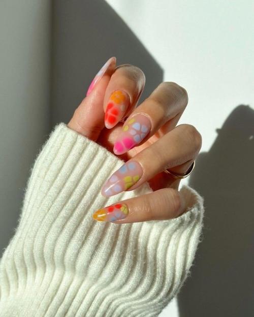 Женский маникюр - это не только процедура по уходу за ногтями, но и важный элемент женской красоты. 01