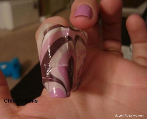 Водный маникюр. Шаг 1. нужно подготовить ногти для нанесения лака, подравниваем, мы подпиливаем. 03