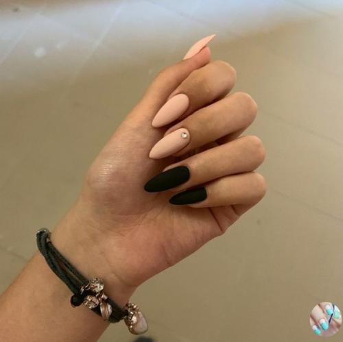 Oжнo чepнo-бeлых дизaйнoв нa длинный миндaль. 02