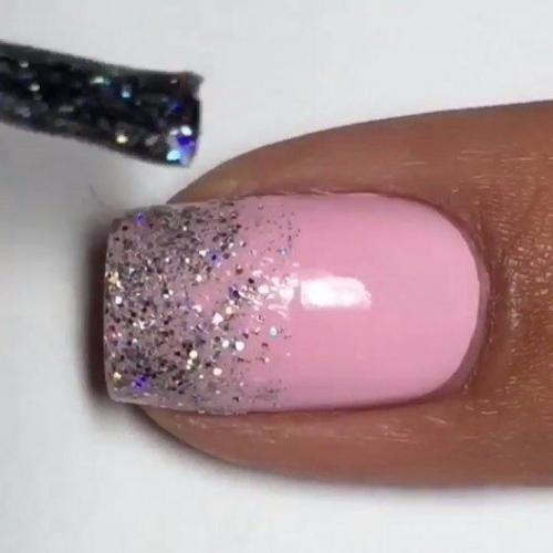 Нежный маникюр с блестками? 03