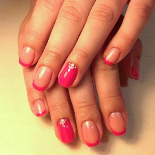 Маникюром занялась осенью, но делала только себе и маме, пару раз подругам. 05