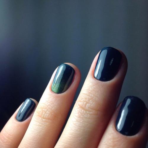 Маникюром занялась осенью, но делала только себе и маме, пару раз подругам. 06