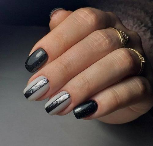 Маникюр в черном цвете, на короткие ногти. 04