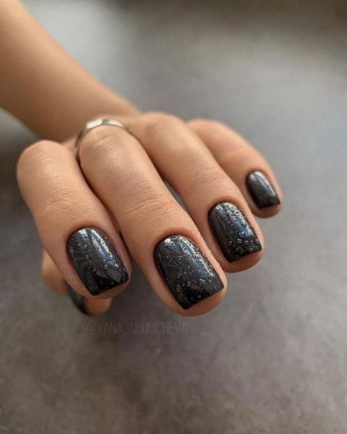 Маникюр в черном цвете, на короткие ногти. 05