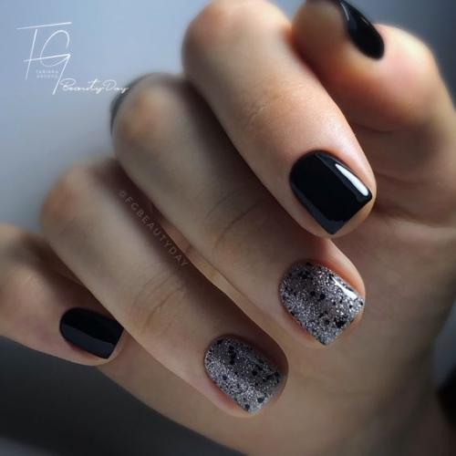 Маникюр в черном цвете, на короткие ногти. 09
