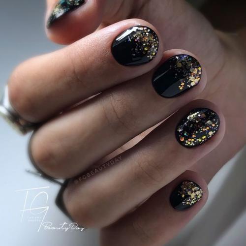 Маникюр в черном цвете, на короткие ногти. 07