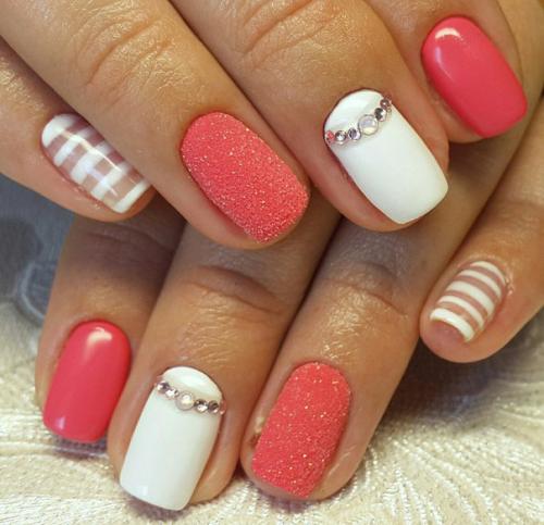 Салон красоты EVO рад предложить вам следующие виды услуг по уходу за ногтями: 01