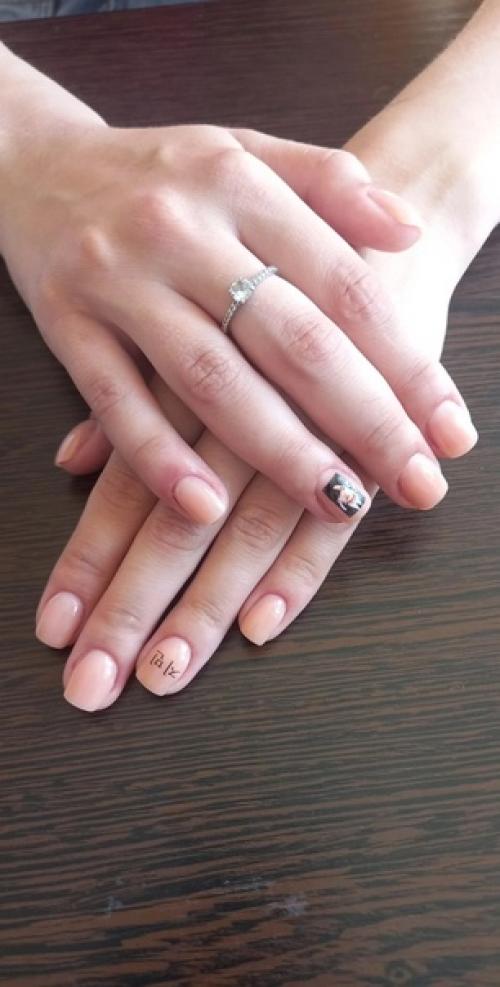 Hello, меня зовут Ксения юрина, мне 15 лет и я начинающий мастер по маникюру. 03