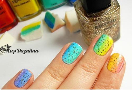 Радужный маникюр.  1. прежде всего нанесите базовое покрытие лаком белого цвета на все ногти и дайте ему полностью высохнуть. 04