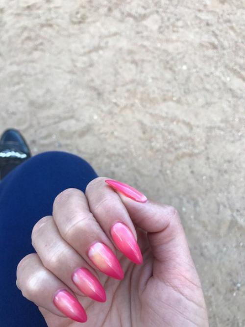 Девочки - профессионалы, которые работают с клиентами, напишите ваше мнение по поводу этого. 02