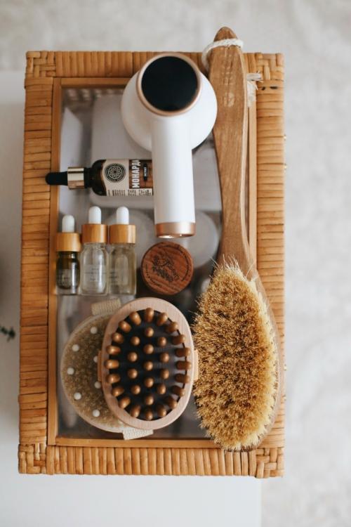 В случае если у вас нет настроения ухаживать за собой - ухаживайте без настроения. 01