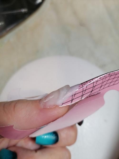 Только у мастера по маникюру может быть на руке две - три разных формы ногтей, и та же история с дизайнами. 02