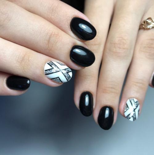 Девочки, оцените пожалуйста, в ноябре будет год как работаю, на курсах была один раз, беру за однотонное покрытие 450, с дизайном 500. 07