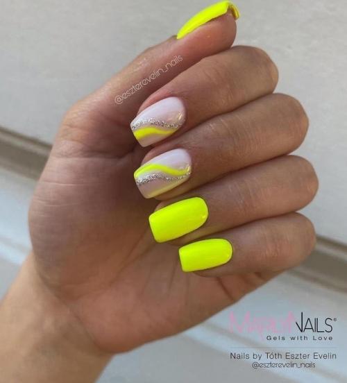 В Балаково неизвестные похитили женщину, затолкав ее в собственную машину. 03