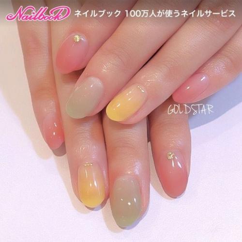 Ох, эта любовь корейских девушек к полупрозрачному маникюру. 03