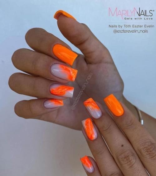 В Балаково неизвестные похитили женщину, затолкав ее в собственную машину. 06