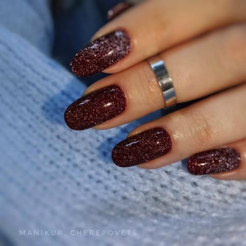 Светоотражающий гель - лак в глубоком винном оттенке.
