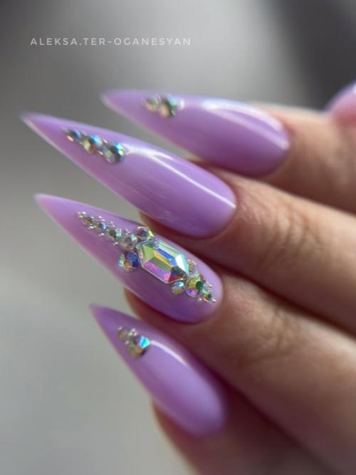 Замечаю, что в последнее время отсутствует какая либо мода на дизайн в маникюре. 03