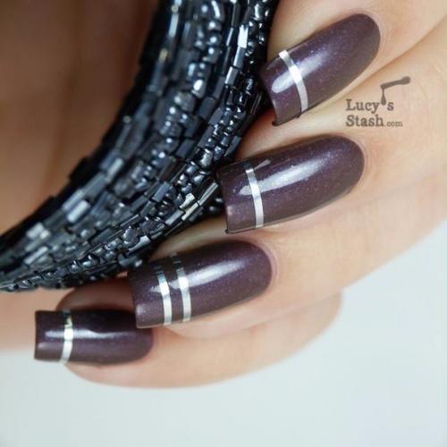 Тонкие контрастные полосы - минималистичный подход к нейл - арту. 07