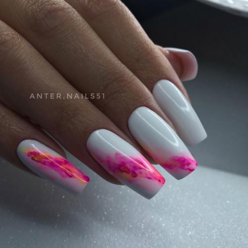 Замечаю, что в последнее время отсутствует какая либо мода на дизайн в маникюре. 01