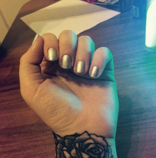 Хочу выслушать ваше мнение, шеллаком заниматься начала совсем не давно думаю стоит ли продолжать, вот несколько моих работ. 04