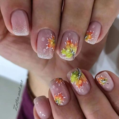 Осенние листочки в маникюре - это отлично идеально подходит для дизайна осени, который не только помещен, но и очень популярен. 03