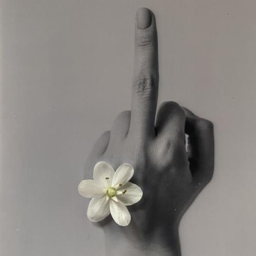 Когда я ещё занималась визуалом для аккаунтов, меня очень мучило, что мало кто из мастеров маникюра делает творческий контент. 02