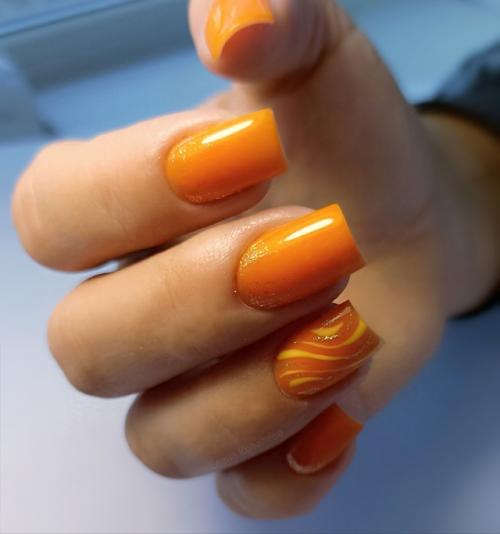 Оранжевый - модный цвет маникюра. 01