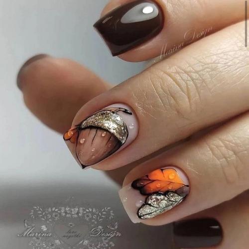 Осенние листочки в маникюре - это отлично идеально подходит для дизайна осени, который не только помещен, но и очень популярен. 02