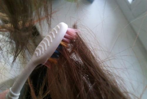 9 способов использовать зубную щетку для красоты. 07