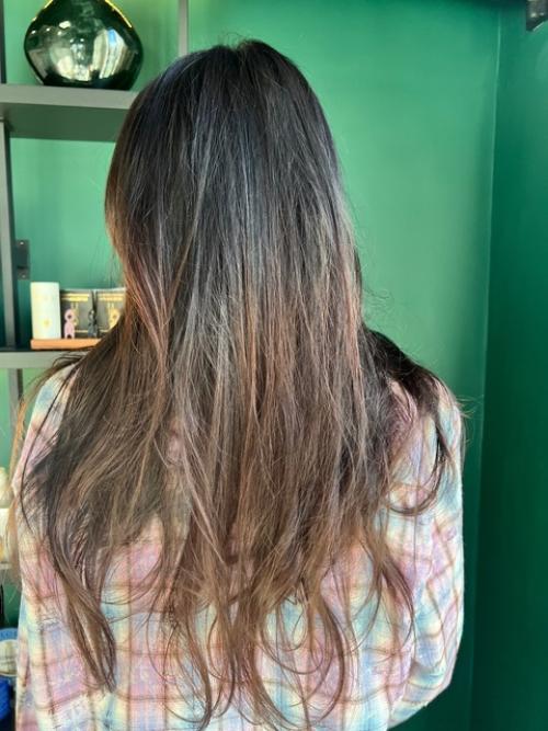 Обновилась.  И, хотя сейчас не весна, а якобы унылая пора под названием Осень - это не повод время от времени освежить прическу. 02