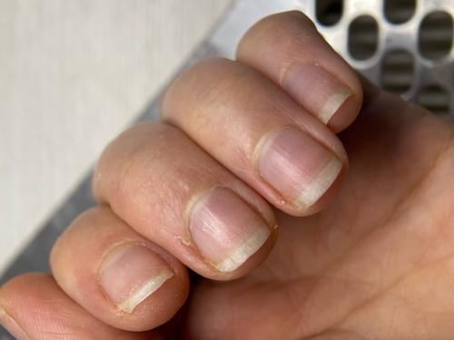 Маникюр себе легко, особенно когда это только пилка баф и пленки. 02