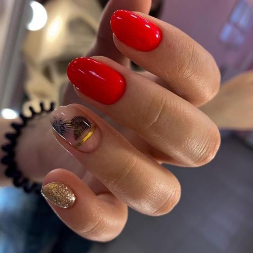 Красный маникюр с золотом. 01