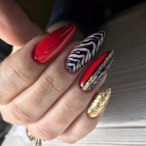 Красный маникюр с золотом. 06