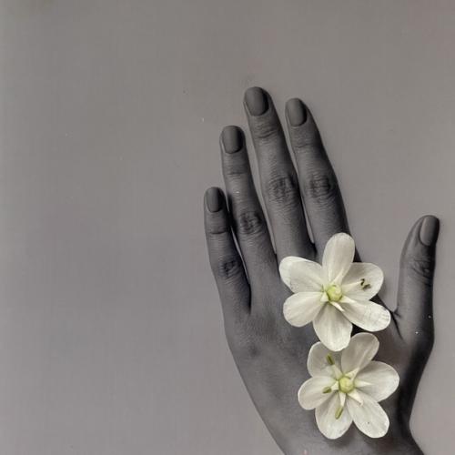 Когда я ещё занималась визуалом для аккаунтов, меня очень мучило, что мало кто из мастеров маникюра делает творческий контент. 03