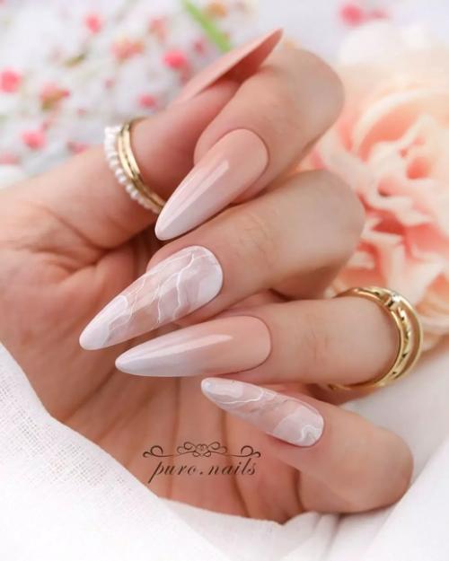 Маникюр на острых ноготках. 09