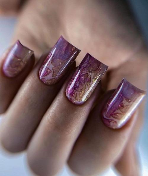 Металлический блеск: золото, мед и бронза придают маникюру роскоши и шика, что делает ваши ногти настоящими ювелирными произведениями искусства. 01