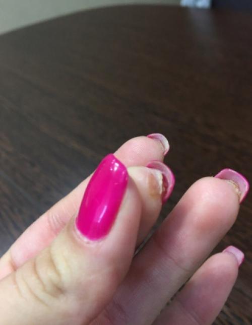 Город Сургут.  Попала на маникюр по акции к 8 марта прошло 6 дней. 02