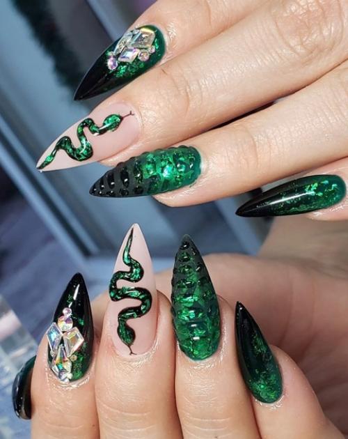 Один из вопросов, который стал интересовать девушек: а в какой же цвет покрыть ногти к новому 2025 году? 01