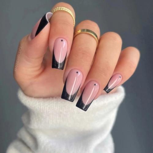 Нарисовать ровный френч умеет далеко не каждый опытный мастер, но если соблюдать некоторые правила, можно полюбить френч. 03