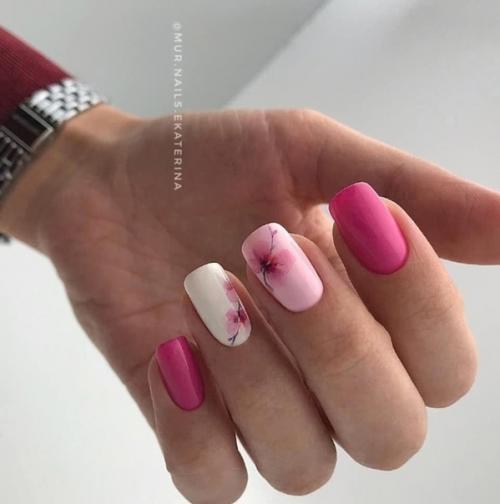 Розовый маникюр - это стильное и женственное видение дизайна ногтей, которое основывается на использовании цветовой гаммы розового. 04