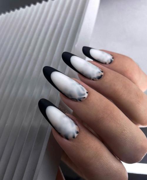 Нарисовать ровный френч умеет далеко не каждый опытный мастер, но если соблюдать некоторые правила, можно полюбить френч. 01